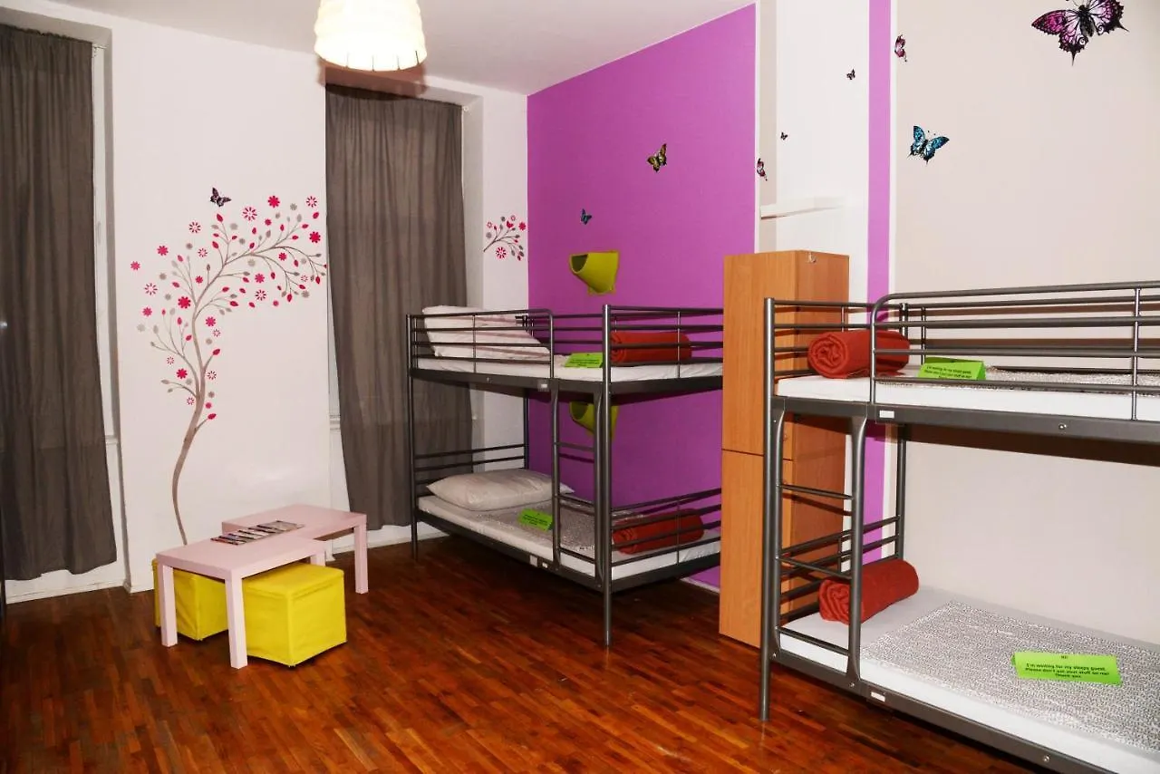 Budapest Party Hostel At Udvarom