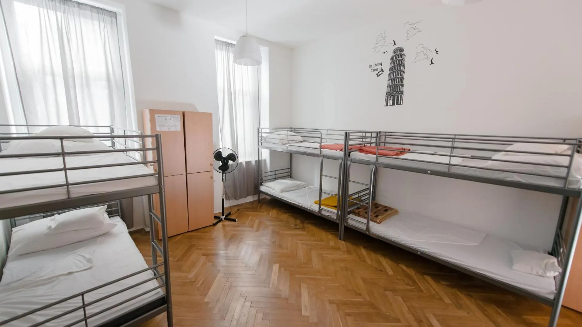 Budapest Party Hostel At Udvarom